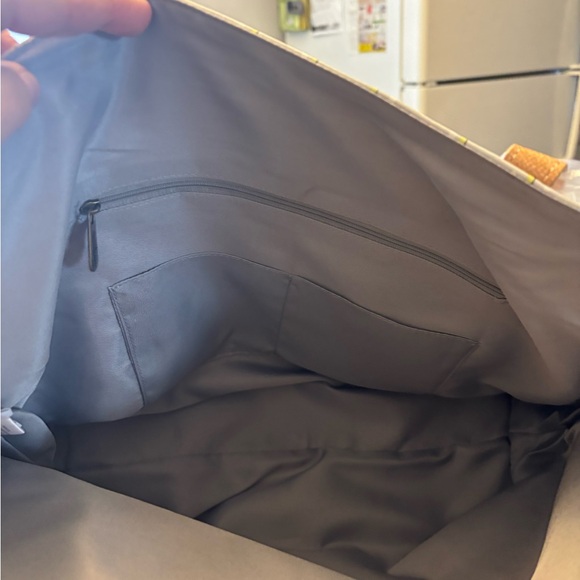 Thirty-one Elegant Gray and Tan Tote Bag - Picture 3 of 5